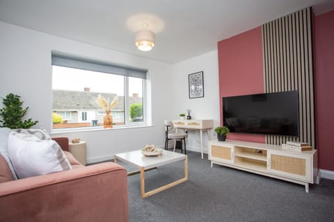 Vacant Nests The Darwin Stylish Wifi House in Hartlepool