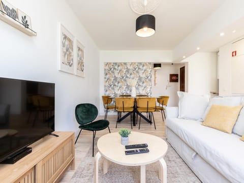 Communal lounge/ TV room, TV and multimedia, Living room, Seating area