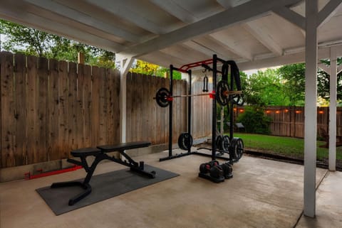 Pool & Hot Tub Luxury Escape Gym & Gameroom House in Round Rock