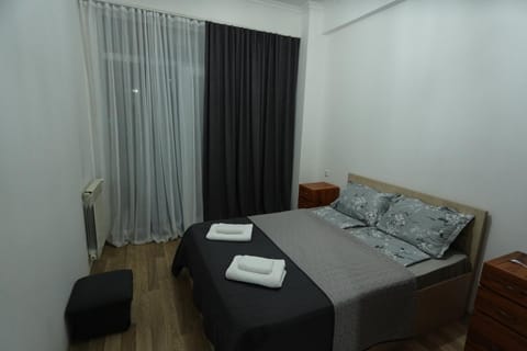 Photo of the whole room, Bedroom, towels