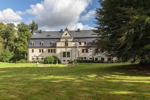 Property building, Spring, Day, Natural landscape, Garden, Garden, Garden view