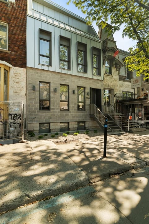 Property building, Location