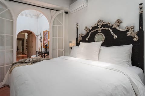 Bed, Bedroom, air conditioner
