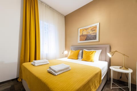 Bed, Photo of the whole room, Bedroom, towels