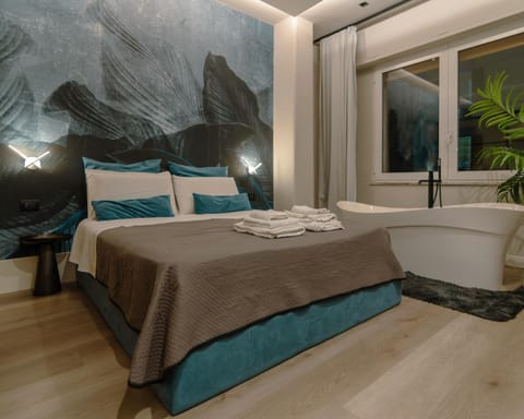 Bed, Photo of the whole room, Bedroom, towels