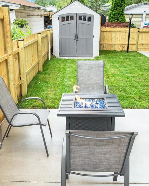 Parkside Pet Friendly Bungalow Villa in Winona