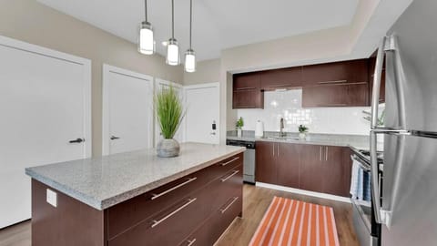 LUX 1B1B with Parking, Pool, Gym, Private Patio near Austin Apartment in Leander