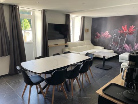 TV and multimedia, Living room, Seating area