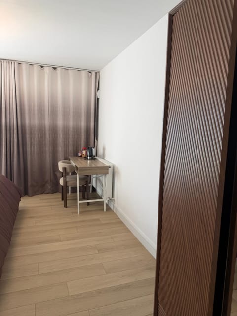 Stylish SuperKing and King Ensuite Bedrooms in Dublin-Free Parking- 15 min Airport Vacation rental in County Dublin