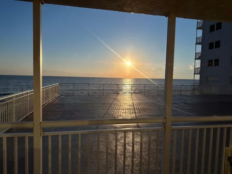 Balcony/Terrace, Sea view, Sunrise