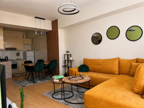 Living room, Seating area, Dining area, kitchen