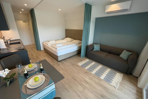 Bed, Kitchen or kitchenette, Living room, Photo of the whole room, Seating area, Dining area, Bedroom