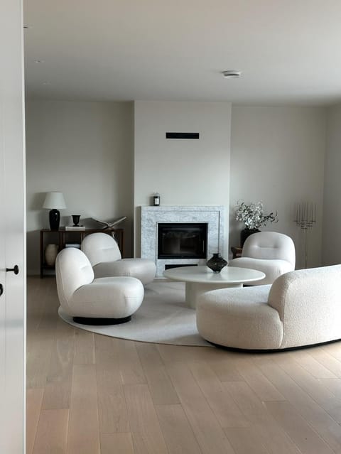 TV and multimedia, Living room, Seating area, air conditioner