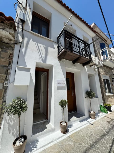 Property building, Day, Street view