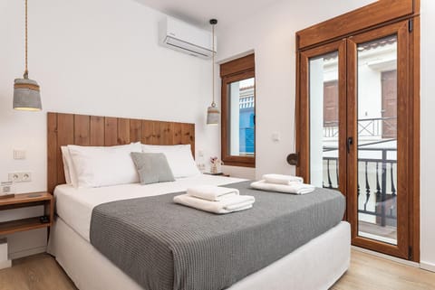 Bed, Photo of the whole room, Bedroom, air conditioner