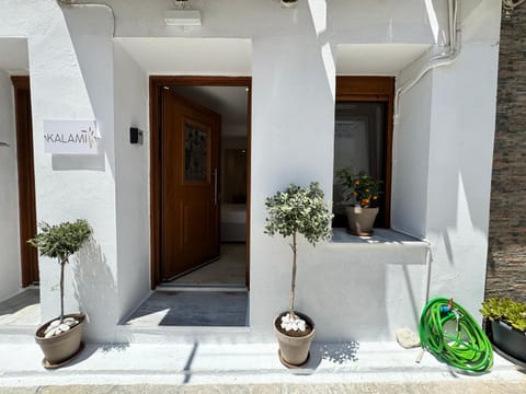 Facade/entrance, Day