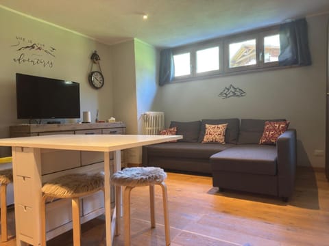 TV and multimedia, Living room, Dining area