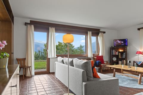 Patio, Natural landscape, TV and multimedia, Living room, Garden view, Mountain view
