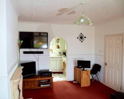 Roomy double bedrooom in serene Hilton Vacation rental in Aberdeen