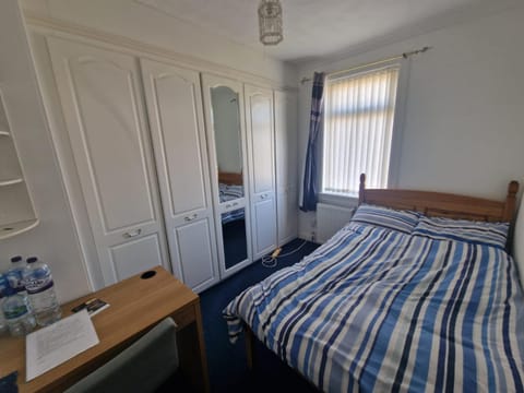 Roomy double bedrooom in serene Hilton Vacation rental in Aberdeen