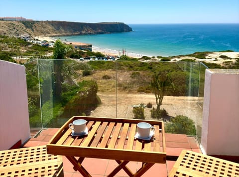 Natural landscape, View (from property/room), Balcony/Terrace, Dining area, Beach, Sea view