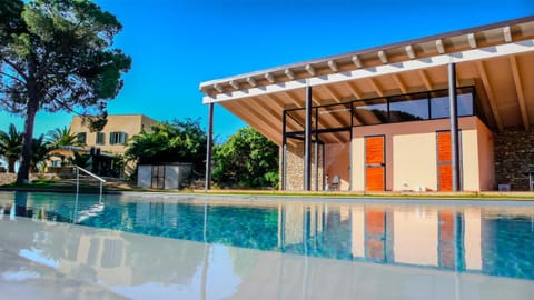 Property building, Swimming pool, Swimming pool