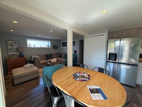 Living room, Seating area, Dining area, washing machine, dryer, kitchen