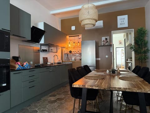 Kitchen or kitchenette, Living room, oven, stove