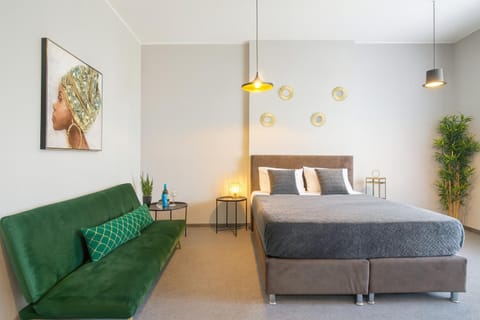 Bed, Living room, Photo of the whole room, Seating area, Bedroom