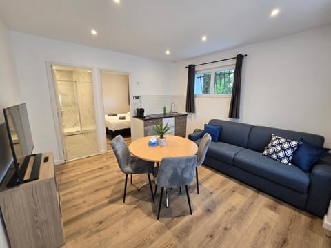 TV and multimedia, Kitchen or kitchenette, Living room, Dining area