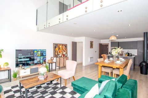 Communal lounge/ TV room, TV and multimedia, Kitchen or kitchenette, Living room, Seating area, Dining area, Evening entertainment, minibar