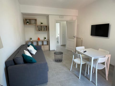 TV and multimedia, Living room, Dining area