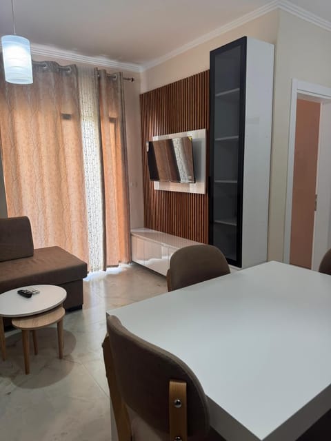 Communal lounge/ TV room, Kitchen or kitchenette, Living room