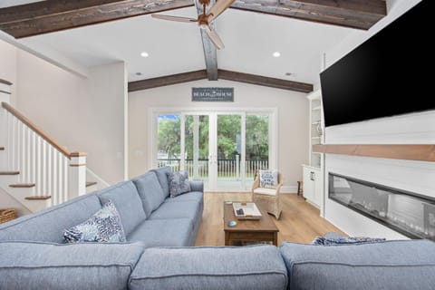 Communal lounge/ TV room, TV and multimedia, Living room, Seating area, Evening entertainment, fireplace
