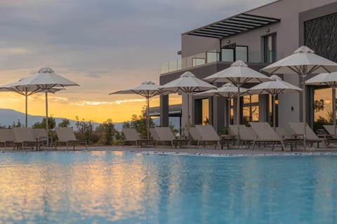 Property building, Pool view, Swimming pool, Sunset, sunbed