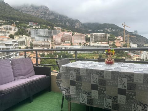Next to Monaco sea View balcony Apartment in Monaco