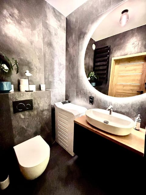 Toilet, Bathroom, towels