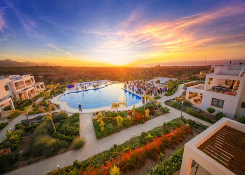 Property building, Day, Bird's eye view, Garden, Garden view, Pool view, Swimming pool, Swimming pool, Sunrise, Sunset