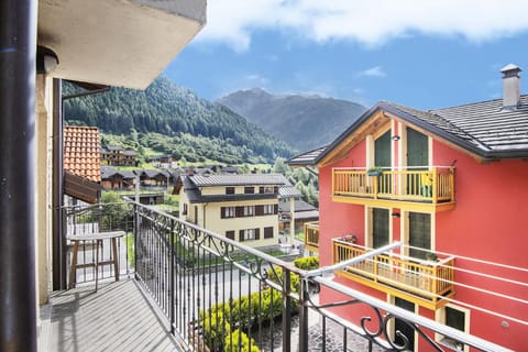 Natural landscape, Skiing, View (from property/room), Balcony/Terrace, Hiking, Mountain view, River view