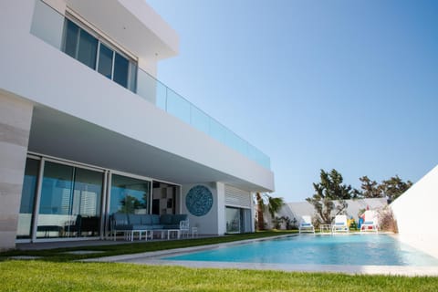 Property building, Day, Swimming pool