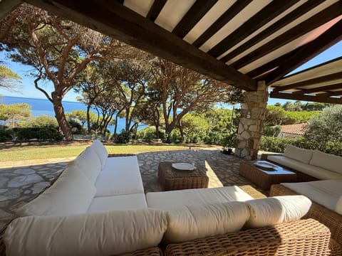 Patio, Day, Natural landscape, Garden, Seating area, Garden view