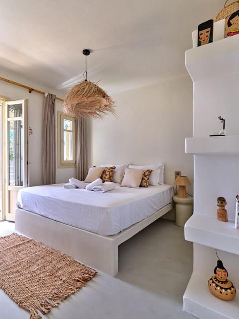 Paria Home Apartment in Naousa