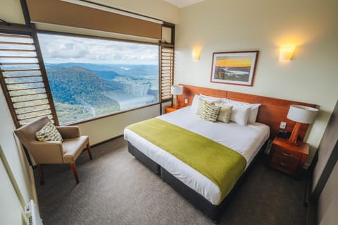 Bedroom, Mountain view