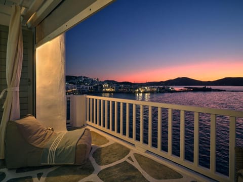 The Sunset Nest Apartment in Naousa