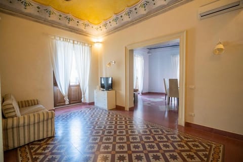 Communal lounge/ TV room, TV and multimedia, Living room, Seating area, Evening entertainment, air conditioner