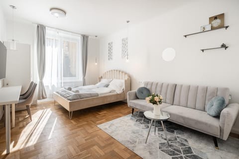 Bed, Living room, Photo of the whole room, Seating area