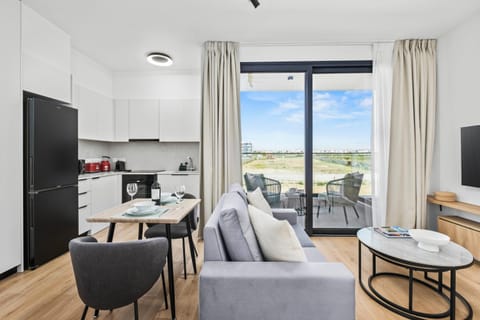 TV and multimedia, Kitchen or kitchenette, Living room, Seating area, Dining area, Evening entertainment, oven