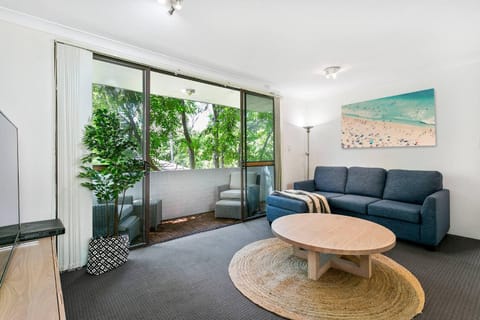 View (from property/room), Balcony/Terrace, Living room