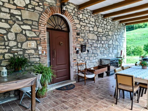 Casa Vitiolo - right section Apartment in Marche