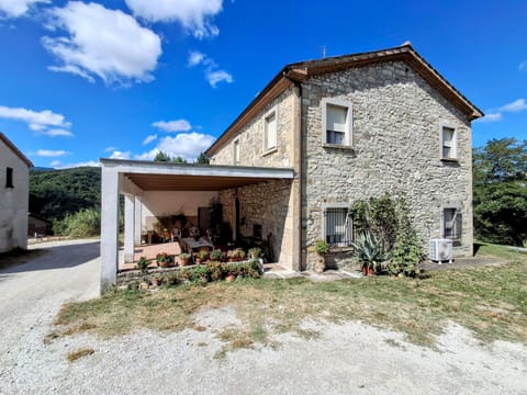 Casa Vitiolo - right section Apartment in Marche